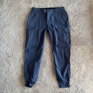 Size 2 Sky Canyon Jogger. Color: Coal